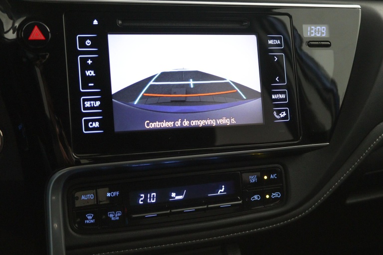 Toyota Auris - 1.8 Hybrid Dynamic Ultimate 9