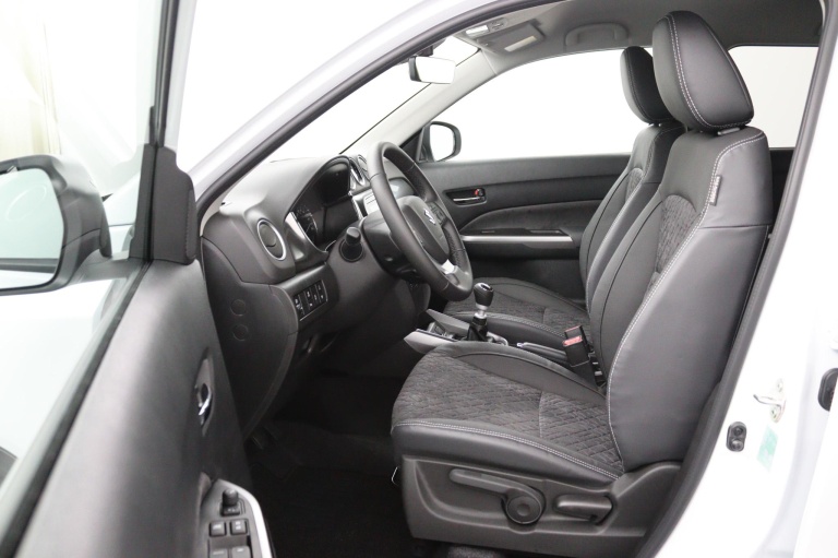 Suzuki Vitara - 1.4 Boosterjet Style Smart Hybrid 9