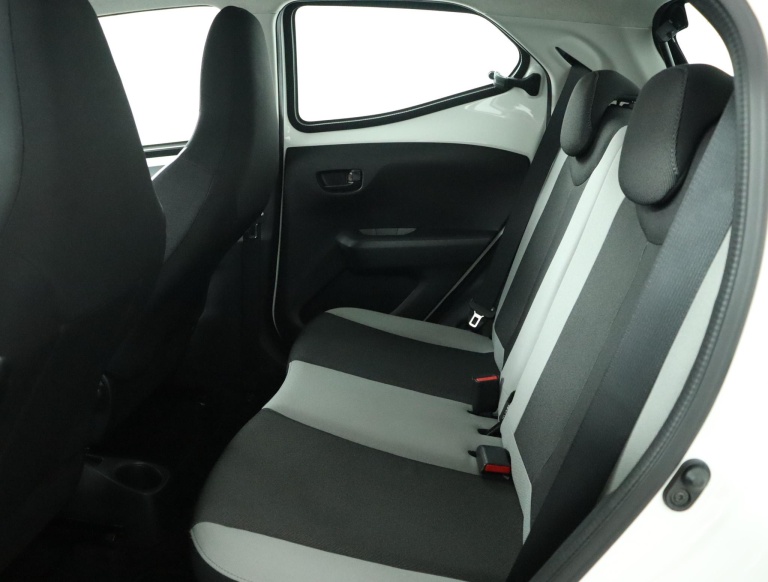 Toyota Aygo - 1.0 VVT-i x-play 18