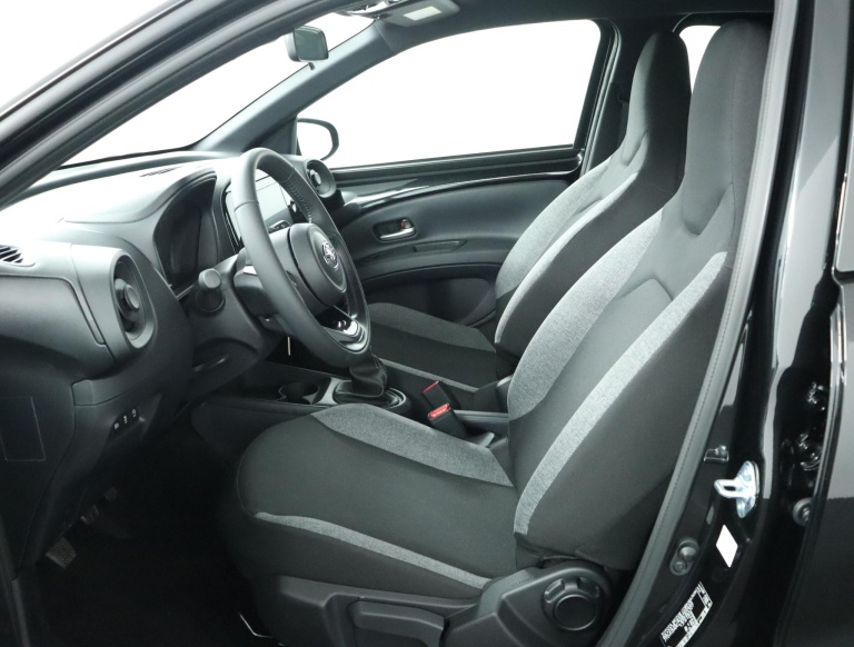 Toyota Aygo X - 1.0 VVT-i MT Play 17