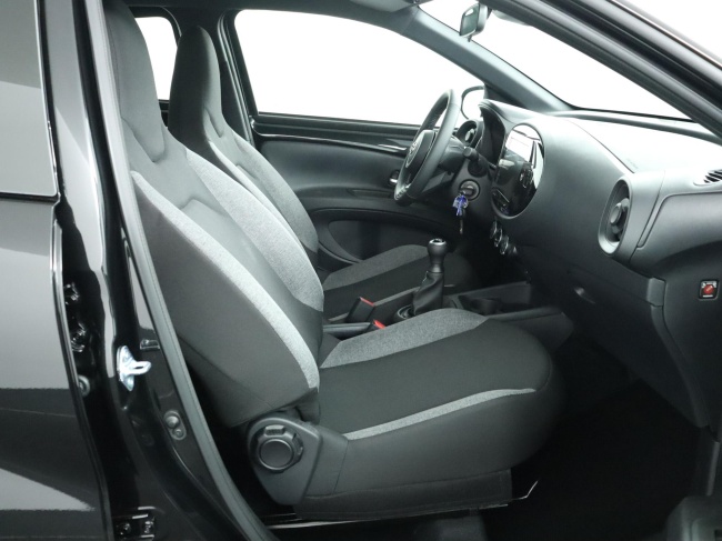 Toyota Aygo X - 1.0 VVT-i MT Play