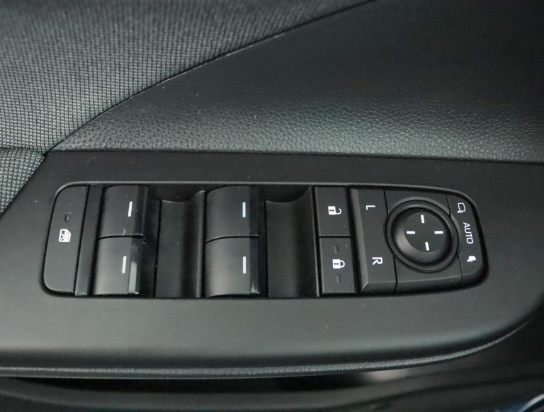 Toyota C-HR - 1.8 Hybrid 140 Dynamic 30