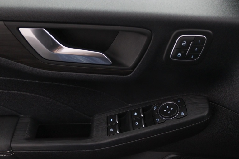 Ford Kuga - 2.5 PHEV Vignale 29