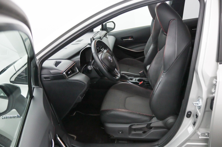 Toyota Corolla Touring Sports - 2.0 Hybrid Executive 17