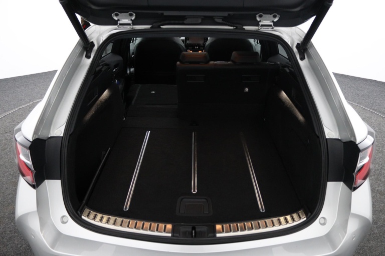 Toyota Corolla Touring Sports - 2.0 Hybrid Executive 26