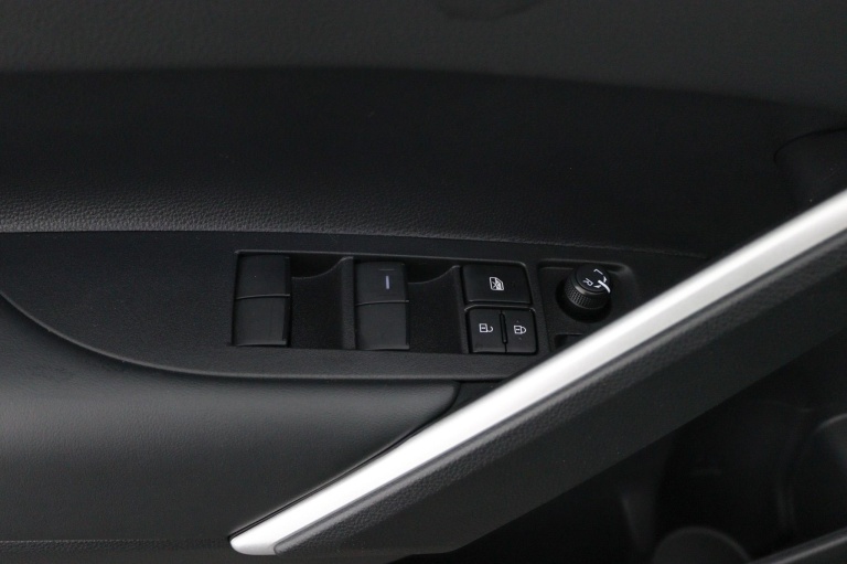 Toyota Corolla Cross - Hybrid 140 Style 29