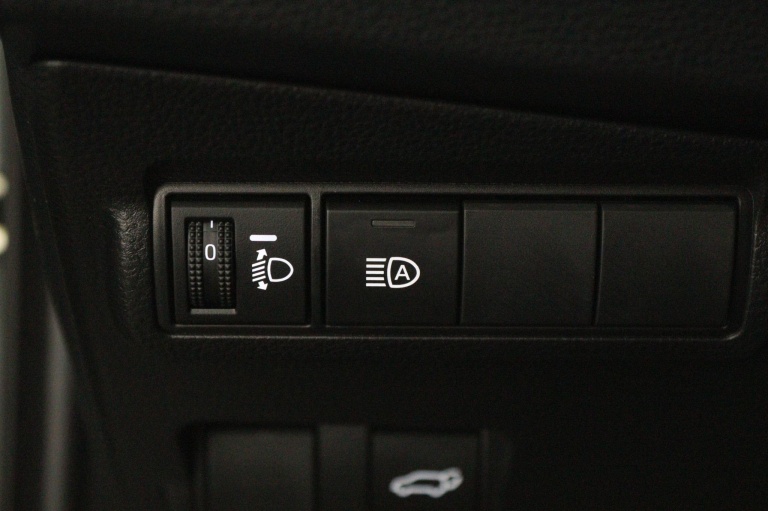 Toyota Corolla Cross - Hybrid 140 Style 32