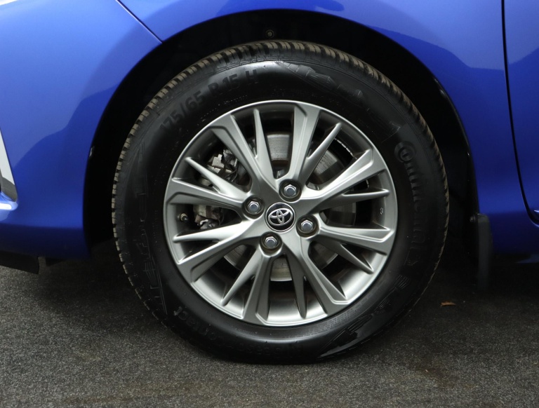 Toyota Yaris - 1.5 VVT-i Executive 37