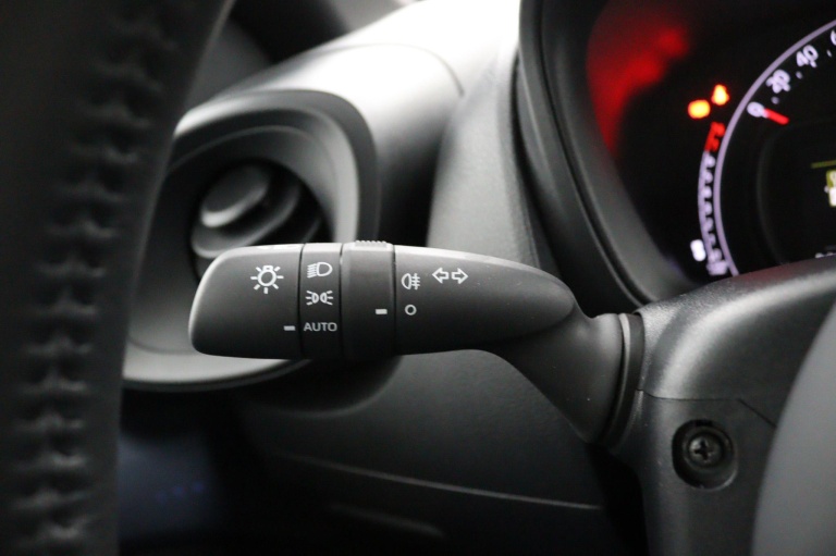 Toyota Aygo X - 1.0 VVT-i MT Play 19