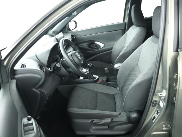 Toyota Yaris Cross - 1.5 VVT-I First Edition 17