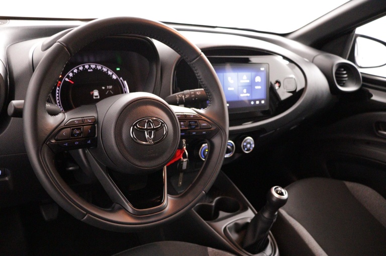 Toyota Aygo X - 1.0 VVT-i MT Play 19
