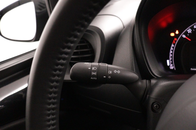 Toyota Aygo X - 1.0 VVT-i MT Play 29