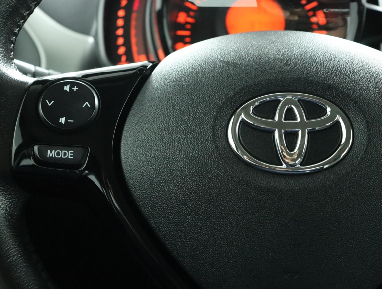 Toyota Aygo - 1.0 VVT-i x-play 19