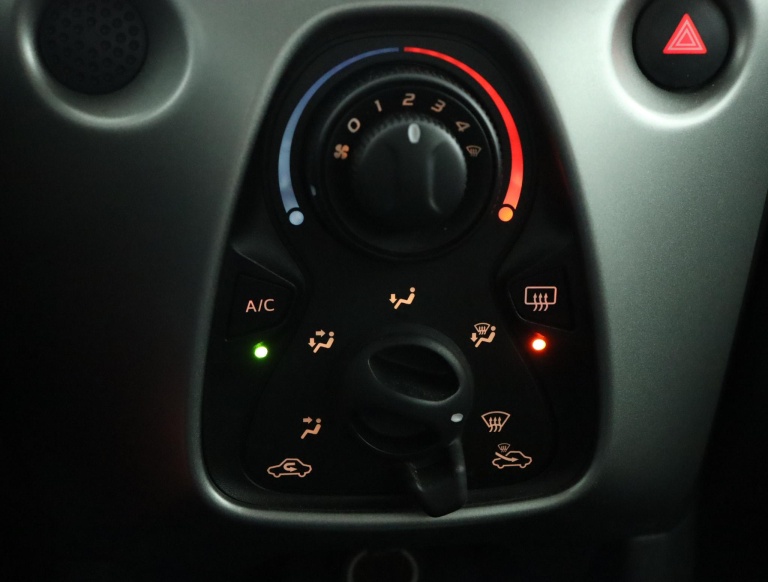 Toyota Aygo - 1.0 VVT-i x-play 7