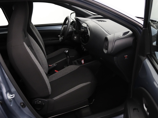 Toyota Aygo X - 1.0 VVT-i MT Play