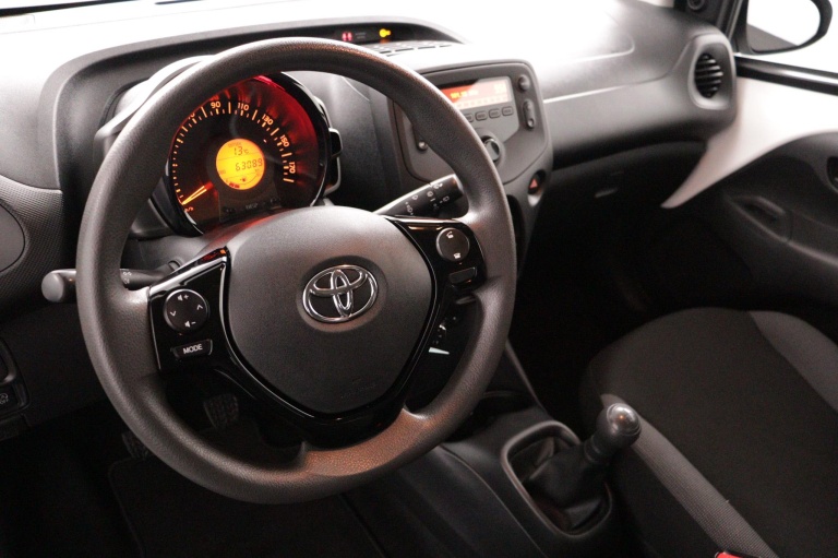 Toyota Aygo - 1.0 VVT-i x-fun 18