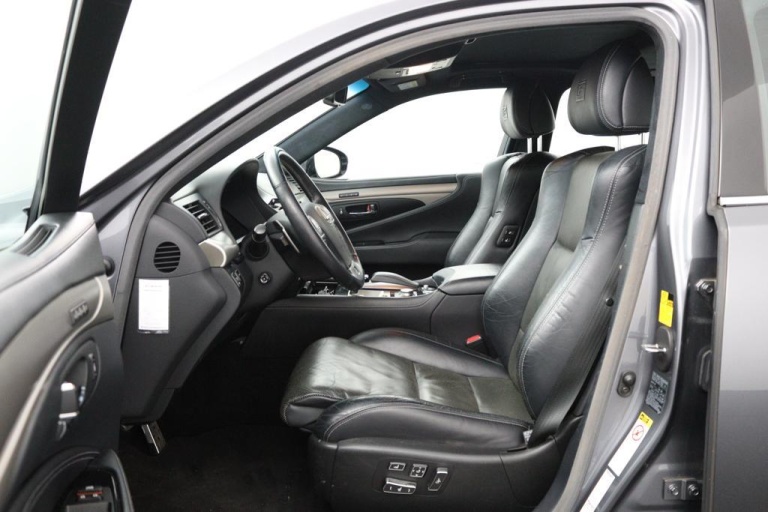 Lexus LS - 600h F Sport Line 16
