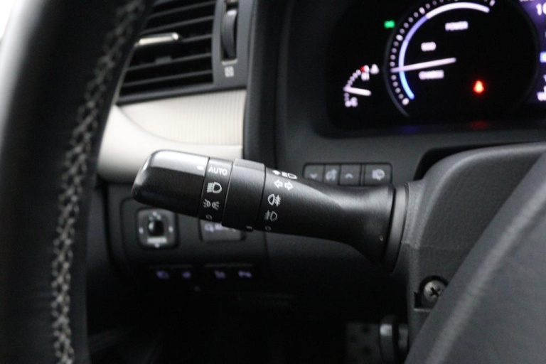 Lexus LS - 600h F Sport Line 28