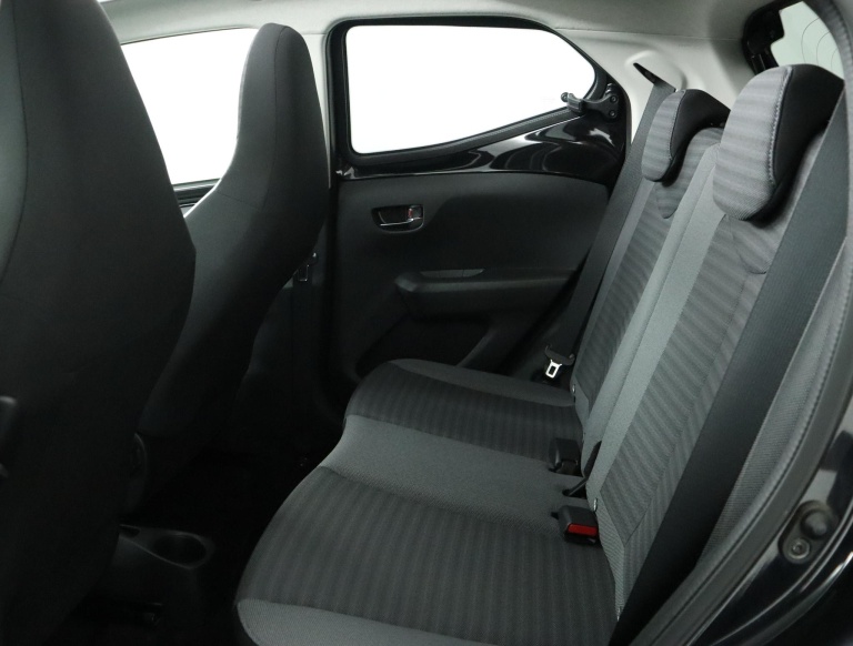 Toyota Aygo - 1.0 VVT-i x-joy 18