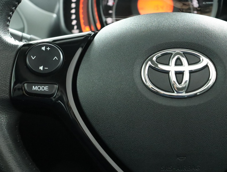 Toyota Aygo - 1.0 VVT-i x-joy 19