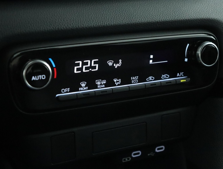 Toyota Yaris - 1.5 Hybrid 115 First Edition 7
