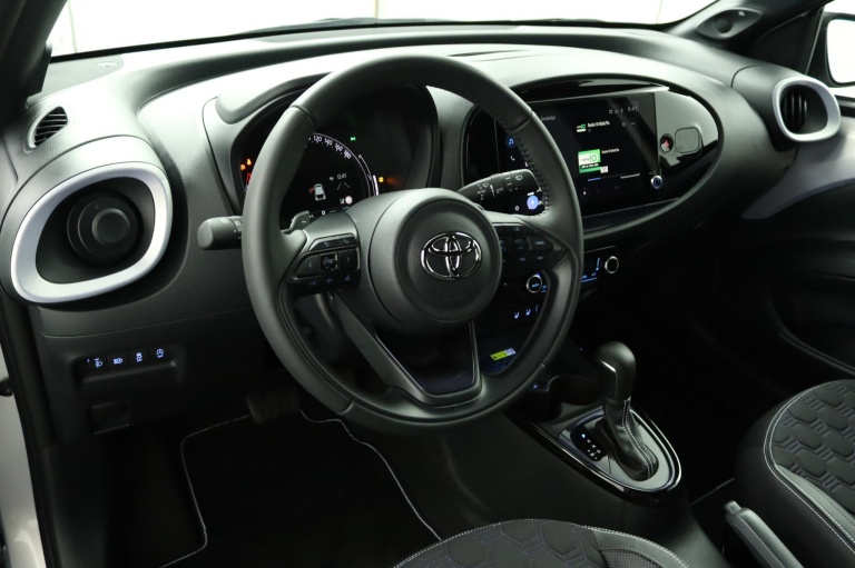 Toyota Aygo X - 1.0 VVT-i S-CVT JBL 61