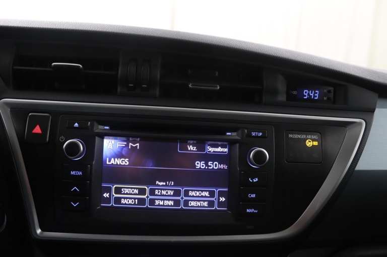 Toyota Auris Touring Sports - 1.8 Hybrid Lease 18