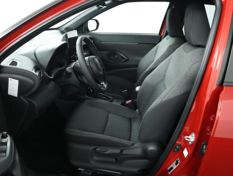 Toyota Yaris Cross - 1.5 Hybrid 115 Dynamic 17