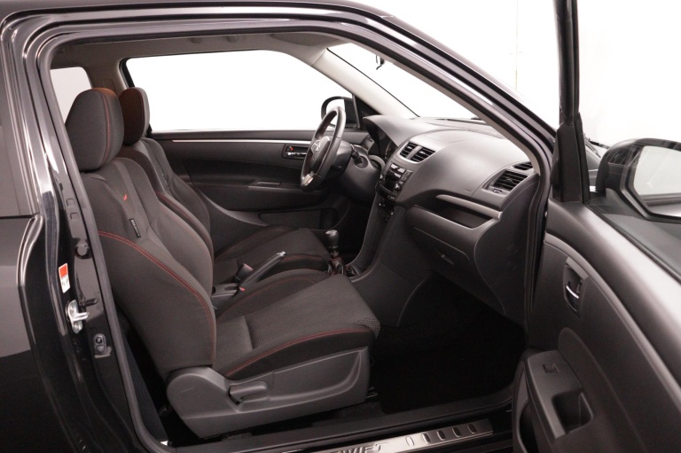 Suzuki Swift - 1.6 Sport 18