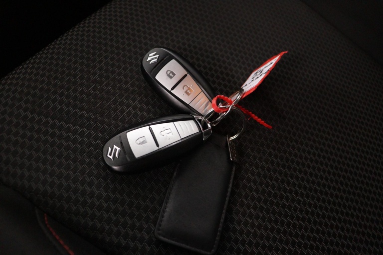 Suzuki Swift - 1.6 Sport 9