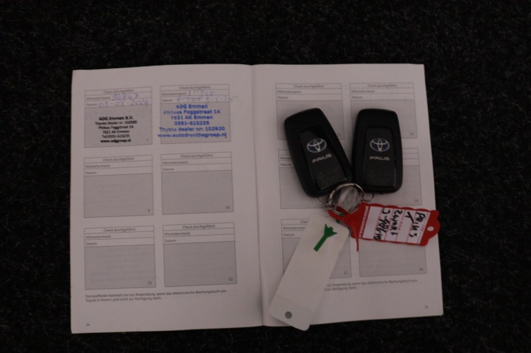 Toyota Prius - 1.8 Dark Edition 9