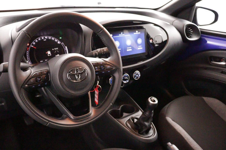 Toyota Aygo X - 1.0 VVT-i MT Play 38