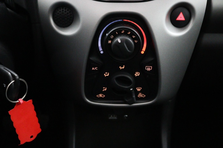 Toyota Aygo - 1.0 VVT-i x-wave 19