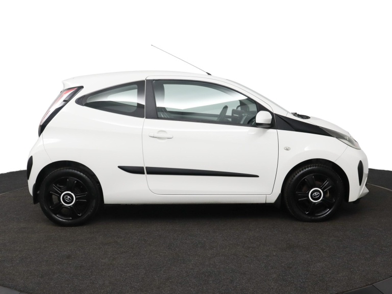Toyota Aygo - 1.0 VVT-i x-play 12
