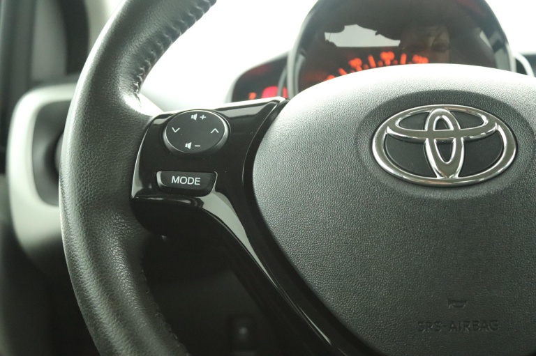 Toyota Aygo - 1.0 VVT-i x-play 18