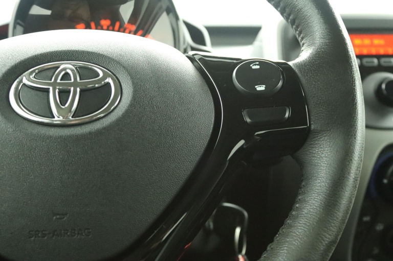 Toyota Aygo - 1.0 VVT-i x-play 19