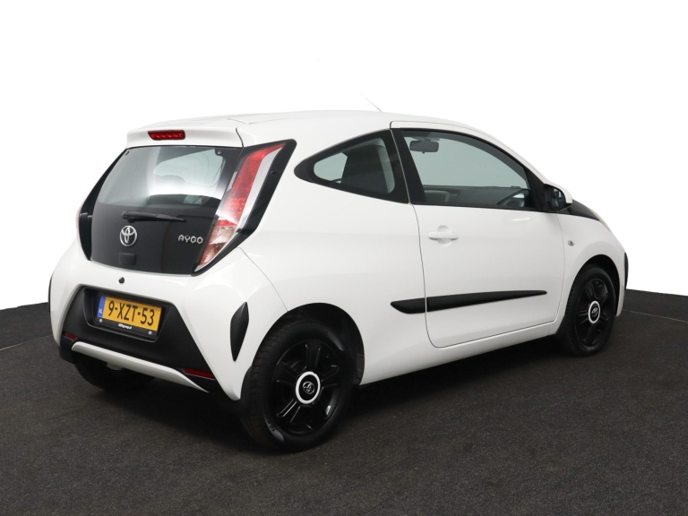 Toyota Aygo - 1.0 VVT-i x-play 2