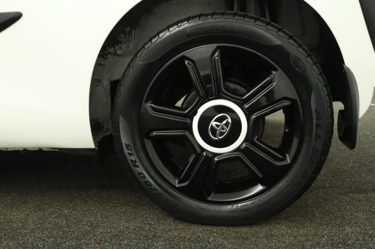 Toyota Aygo - 1.0 VVT-i x-play 35