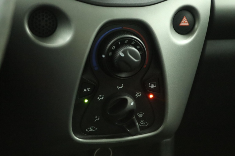 Toyota Aygo - 1.0 VVT-i x-play 7