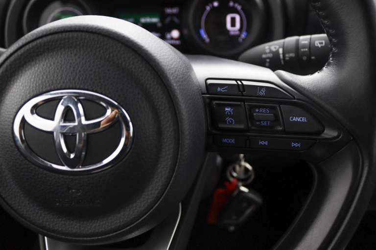 Toyota Yaris - 1.5 Hybrid Dynamic 19