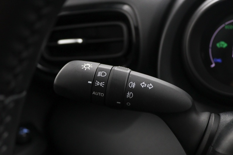 Toyota Yaris - 1.5 Hybrid Dynamic 29