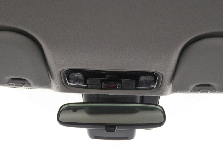 Toyota Yaris - 1.5 Hybrid Dynamic 31