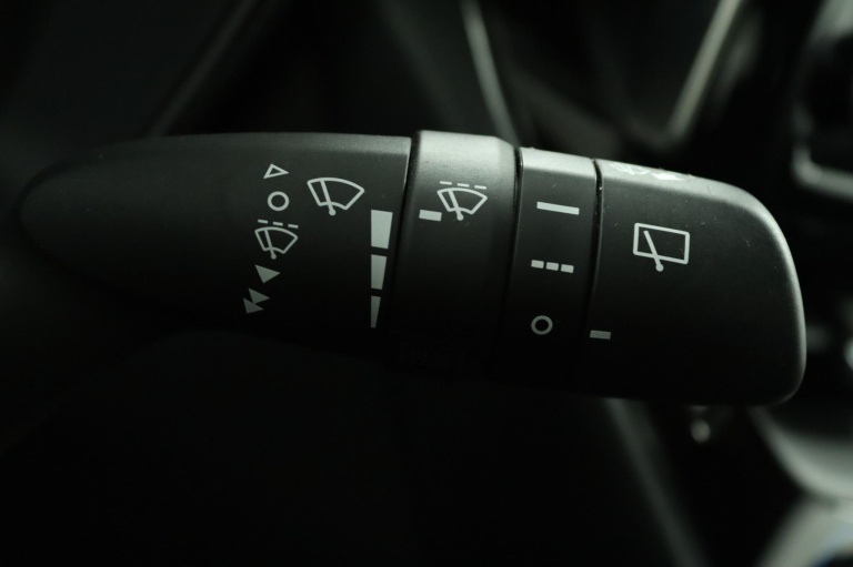 Toyota Corolla - 1.2 Turbo Active 31