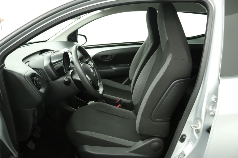 Toyota Aygo - 1.0 VVT-i x-fun 16