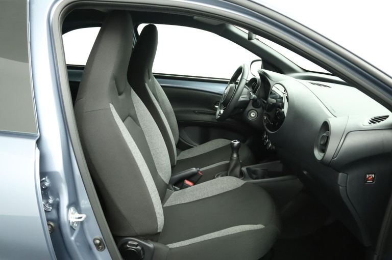 Toyota Aygo X - 1.0 VVT-i MT Play 22