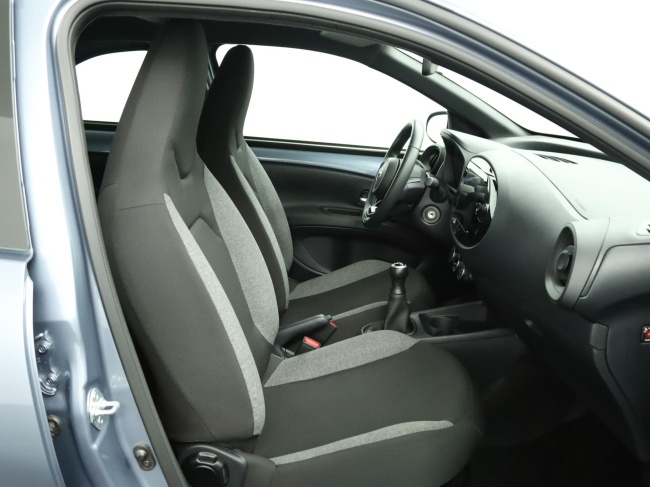 Toyota Aygo X - 1.0 VVT-i MT Play