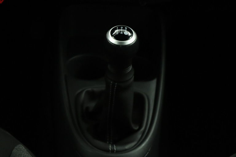 Toyota Aygo X - 1.0 VVT-i MT Play 27