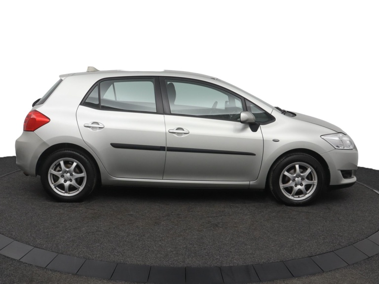 Toyota Auris - 1.6-16V Sol Business 12