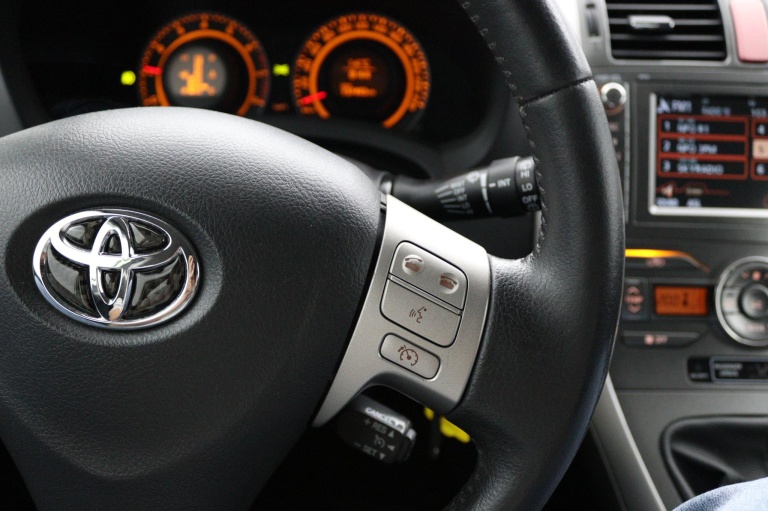 Toyota Auris - 1.6-16V Sol Business 19