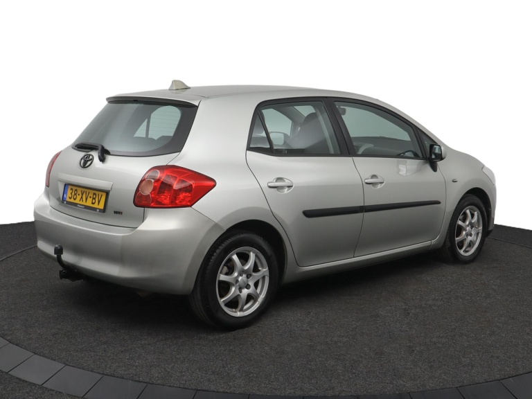 Toyota Auris - 1.6-16V Sol Business 2